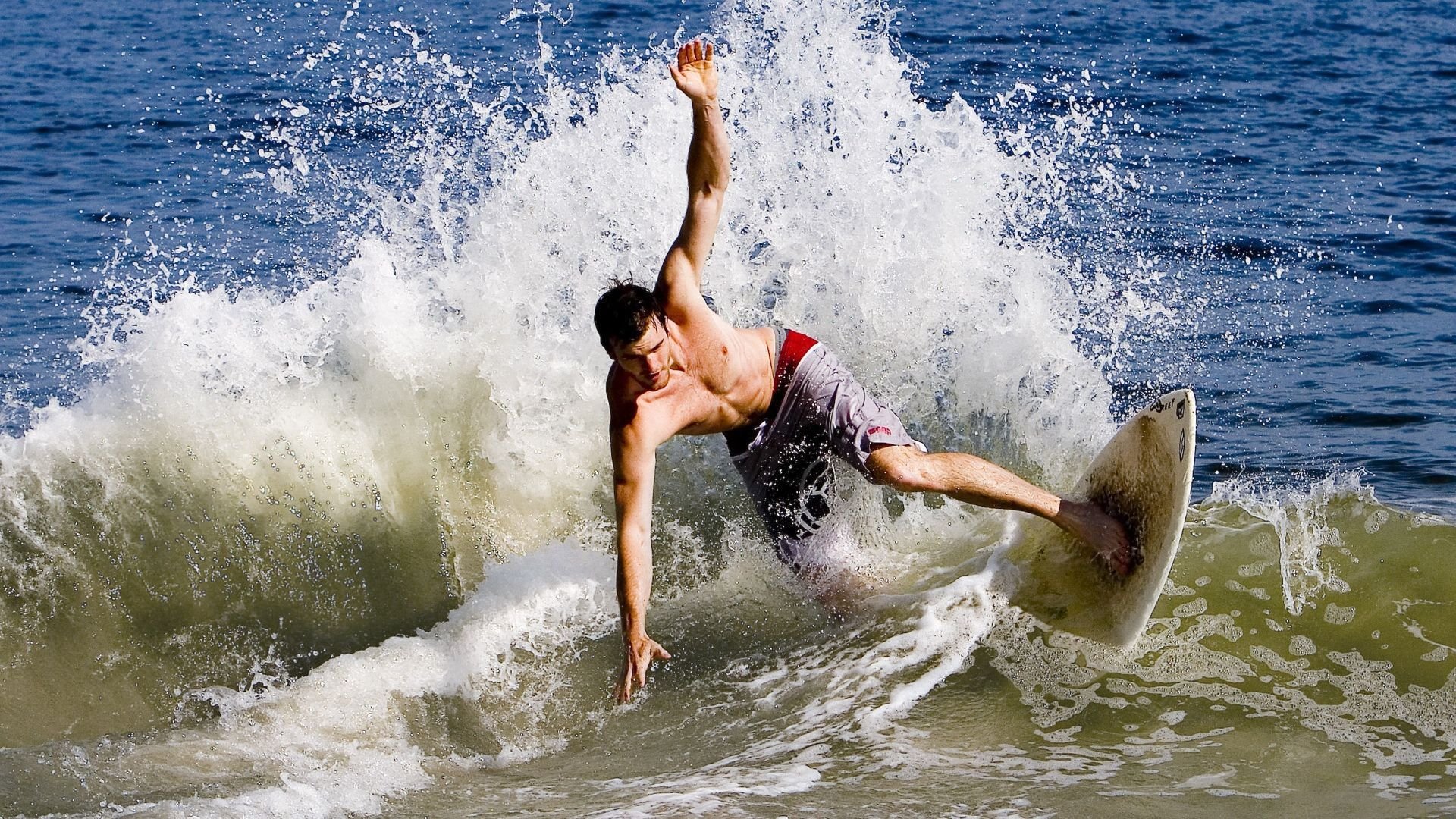 尼克斯强势拿下深圳队，文班亚马在意甲焦点战接管比赛，全球篮球版图的重构与启示