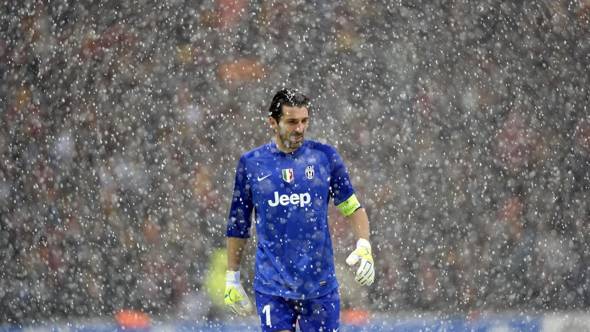 库尔图瓦，F1争冠之夜，一位门将如何成为赛道外的杆位赢家