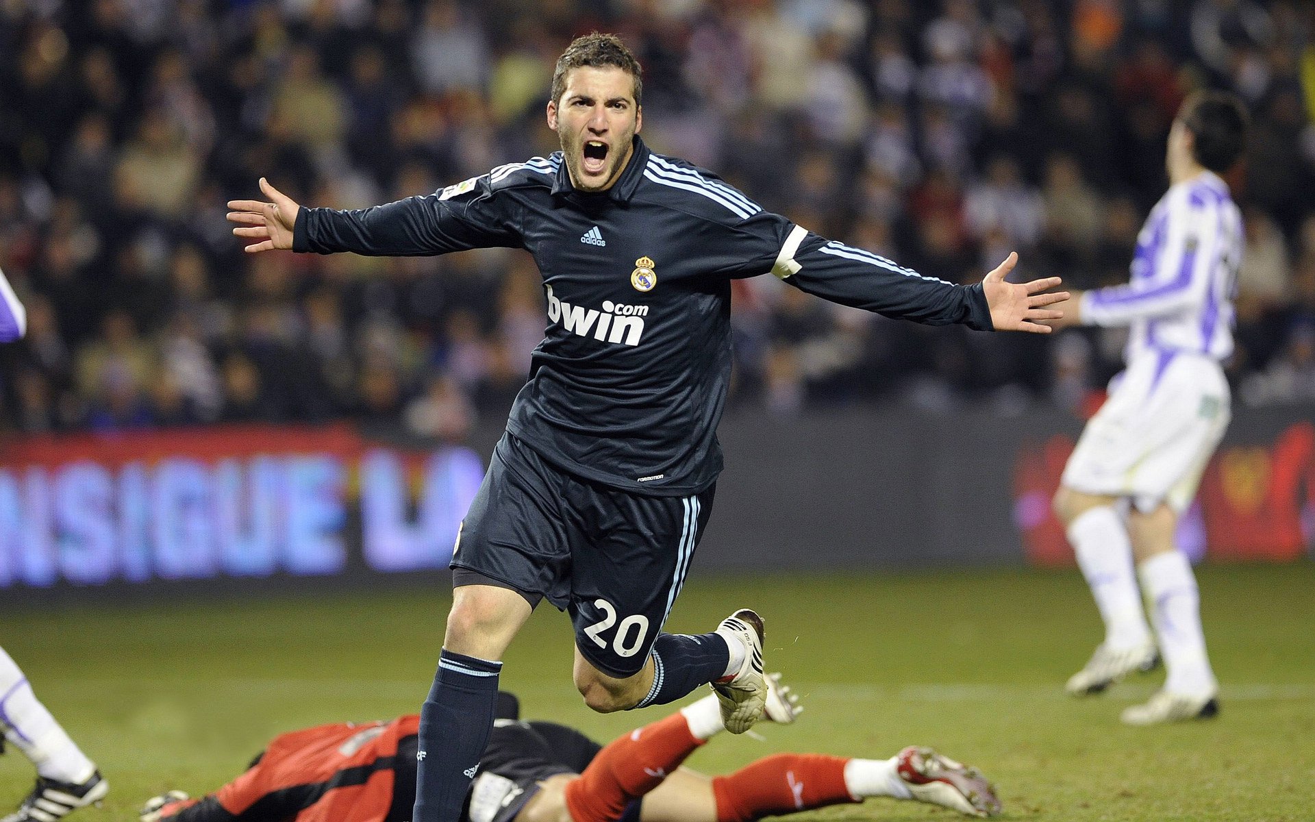 冰与火之歌，当关键先生马丁内利撕碎智利，足球世界听见了冰川崩裂的声音