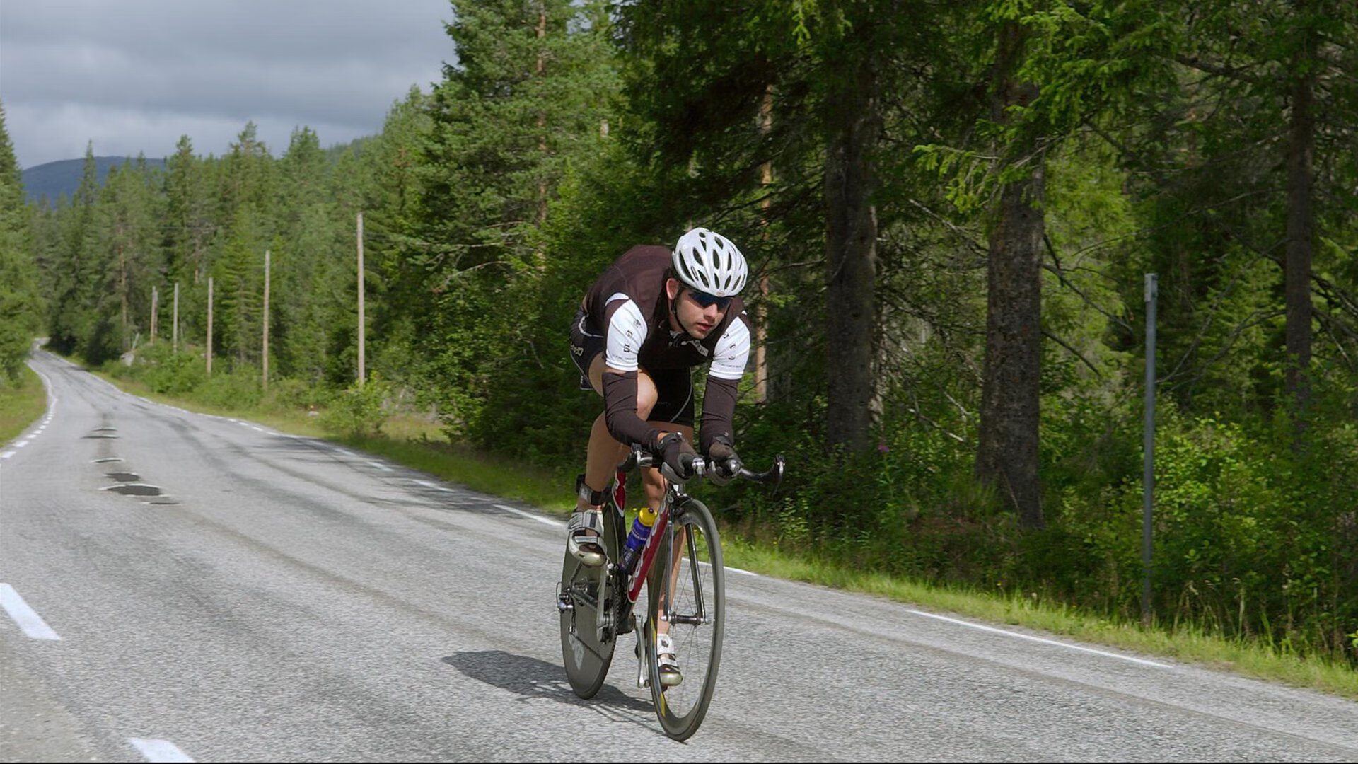 卡瓦哈尔之夜,当F1引擎在街道咆哮,一个名字成为城市的心跳
